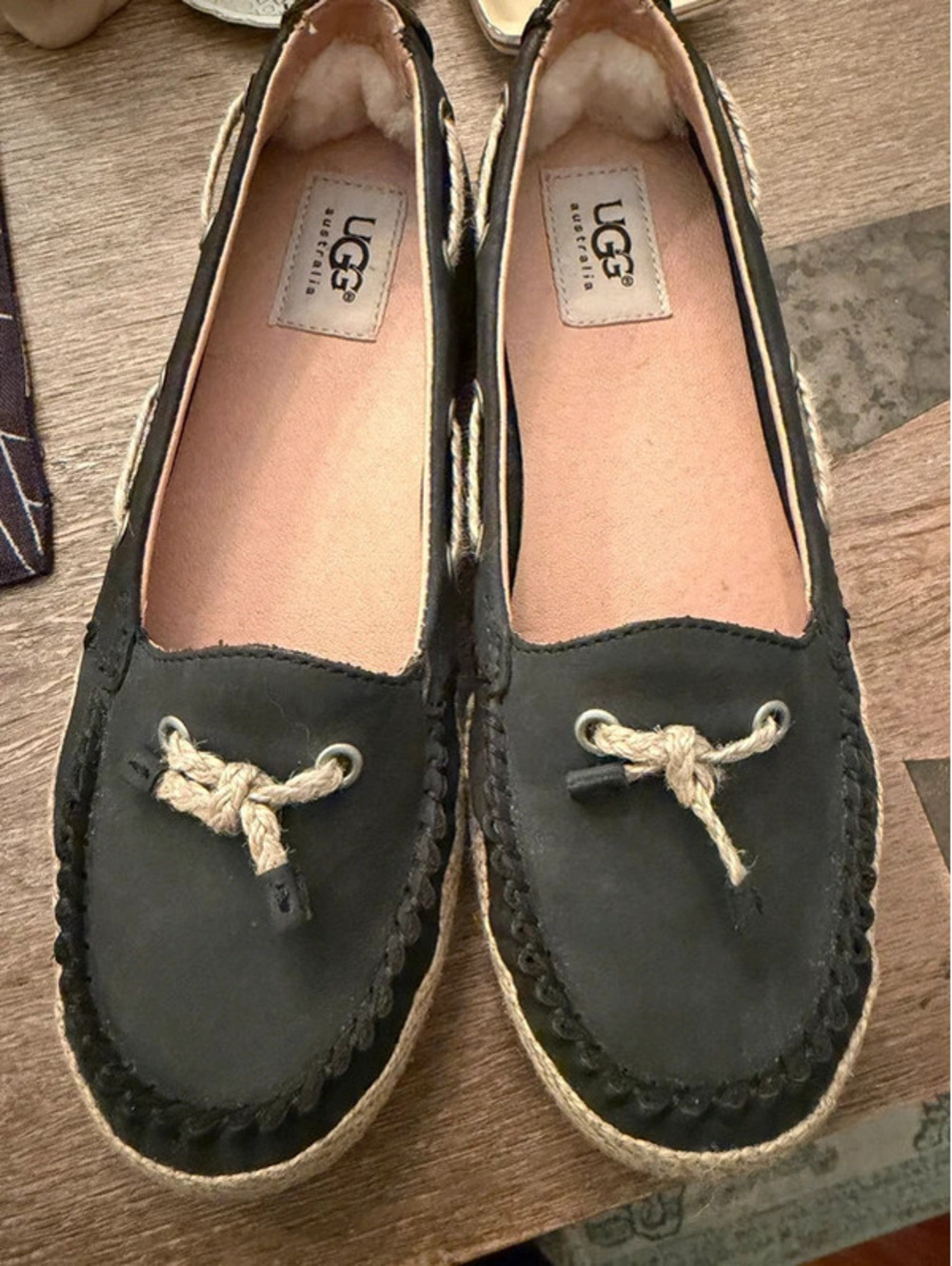 UGG Australia Chivon Black Leather Moccasin Espadrille Flats Women’s 6.5